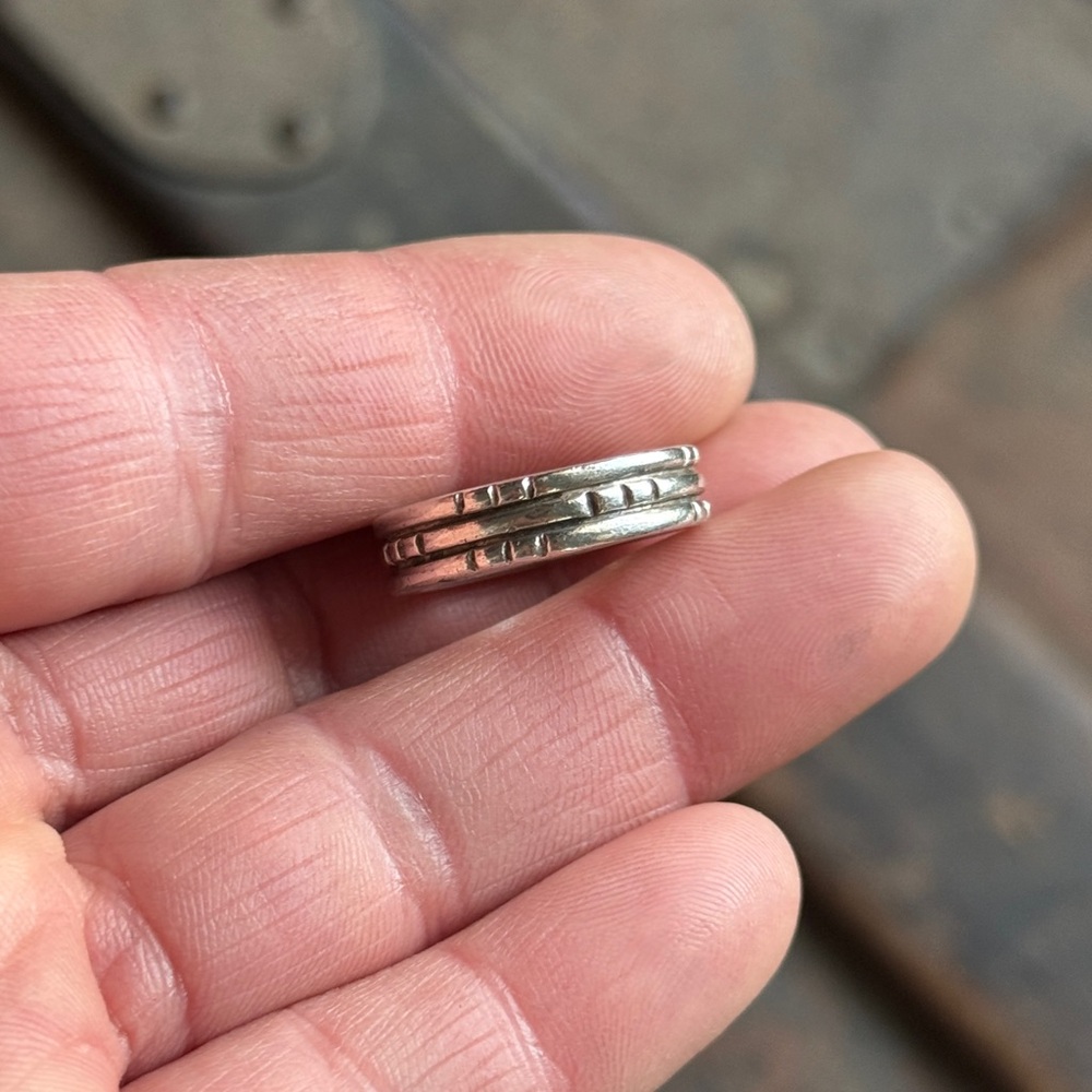 Vintage Sterling Silver Band Ring with Geometric Details; 1970’s; Size 5 3/4 US